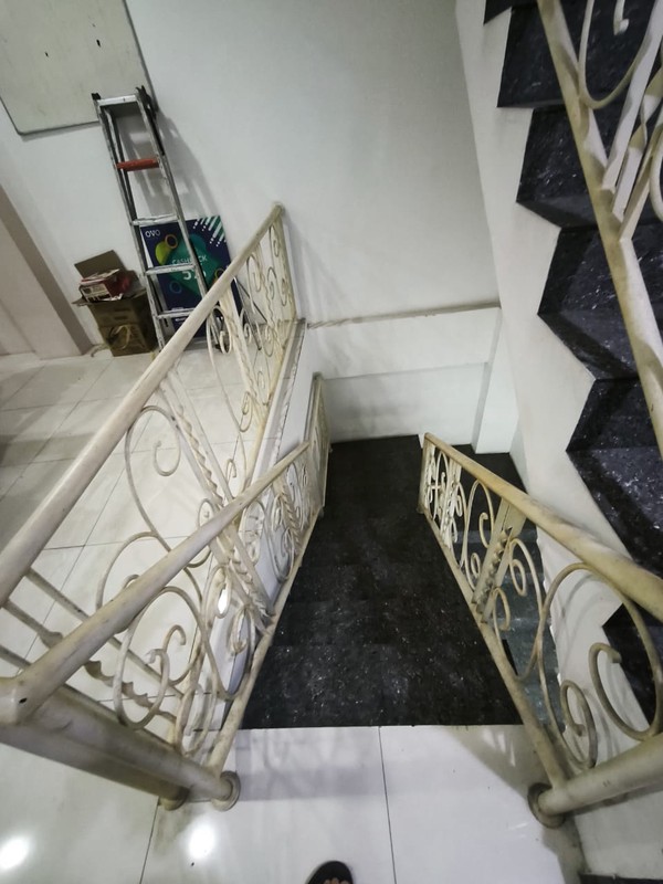 DIJUAL/SEWAKAN CEPAT RUKO 3 LANTAI NOL JALAN RAYA MAYJEND SUNGKONO SURABAYA BARAT