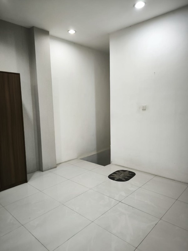 DIJUAL/SEWAKAN CEPAT RUKO 3 LANTAI NOL JALAN RAYA MAYJEND SUNGKONO SURABAYA BARAT