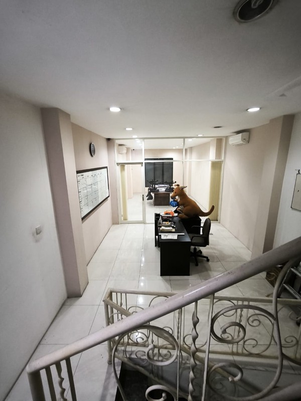 DIJUAL/SEWAKAN CEPAT RUKO 3 LANTAI NOL JALAN RAYA MAYJEND SUNGKONO SURABAYA BARAT
