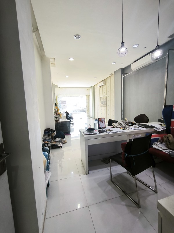 DIJUAL/SEWAKAN CEPAT RUKO 3 LANTAI NOL JALAN RAYA MAYJEND SUNGKONO SURABAYA BARAT