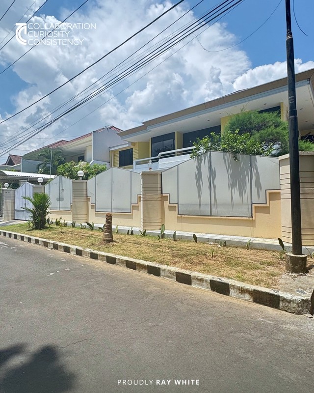 Dijual Rumah Mewah Harga Murah di Darmo Satelit Surabaya - Lokasi Strategis, Fasilitas Lengkap, Siap Huni!