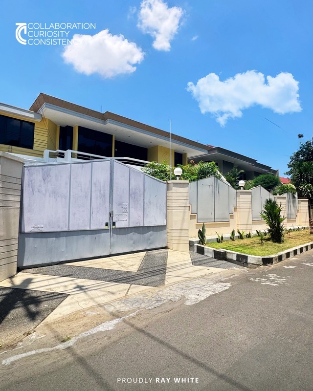Dijual Rumah Mewah Harga Murah di Darmo Satelit Surabaya - Lokasi Strategis, Fasilitas Lengkap, Siap Huni!