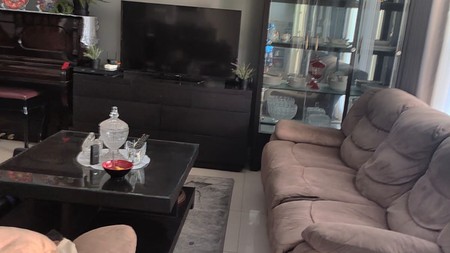 Rumah Cantik 2 Lantai dengan KT 4+1 KM 4+1 Sertifikat SHM di Cinere, Depok