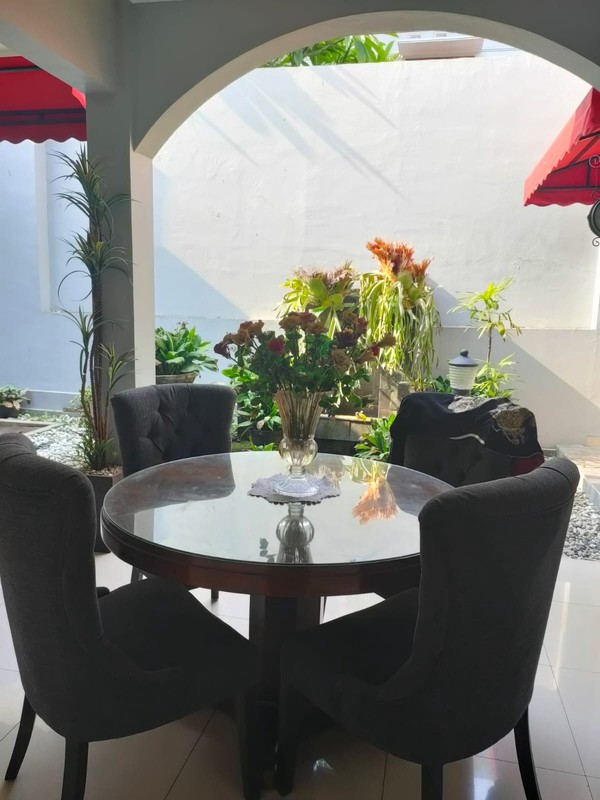 Rumah Cantik 2 Lantai dengan KT 4+1 KM 4+1 Sertifikat SHM di Cinere, Depok