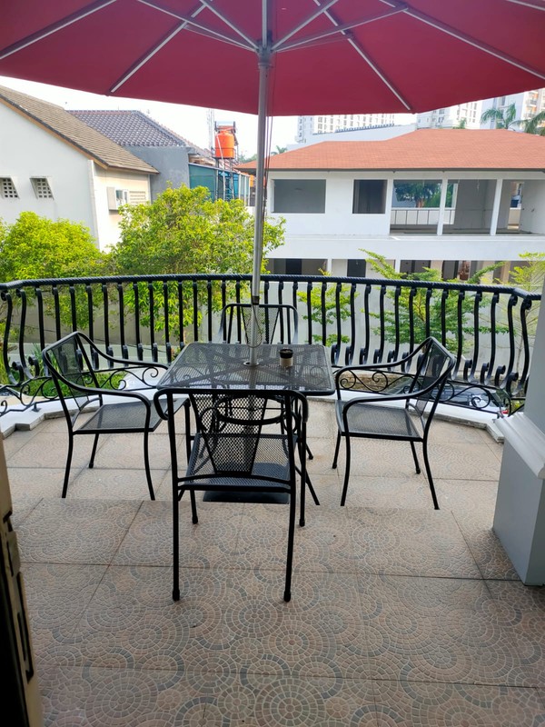 Rumah Cantik 2 Lantai dengan KT 4+1 KM 4+1 Sertifikat SHM di Cinere, Depok