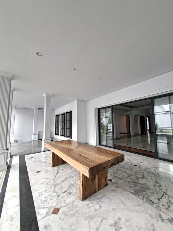 Rumah Mewah siap huni dikawasan Jakarta Selatan