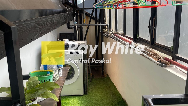 Rumah 2,5 Lantai di Batununggal Indah Kota Bandung