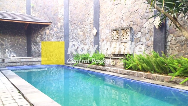 Rumah Apik dan Terawat di Hegarmanah Bandung