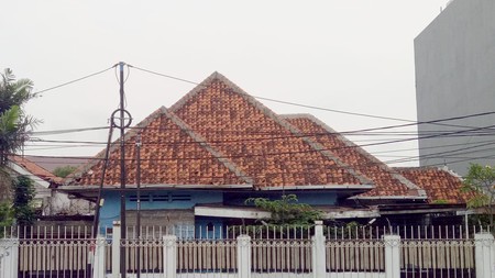 Dijual Rumah Lama di Area Pegangsaan, Menteng - Investasi Menguntungkan Jangka Panjang