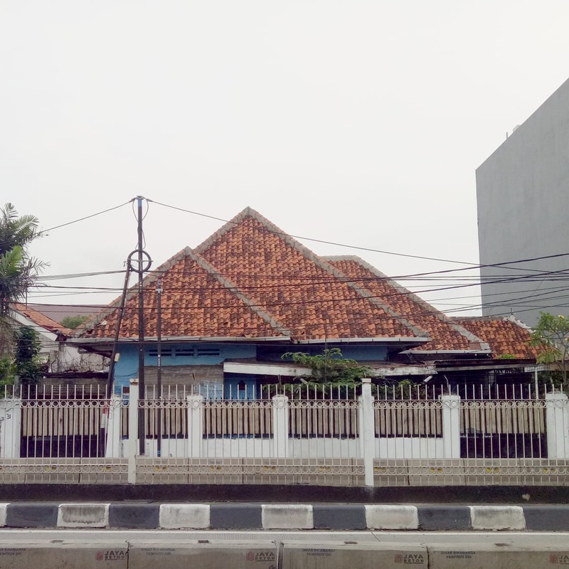 Dijual Rumah Lama di Area Pegangsaan, Menteng - Investasi Menguntungkan Jangka Panjang