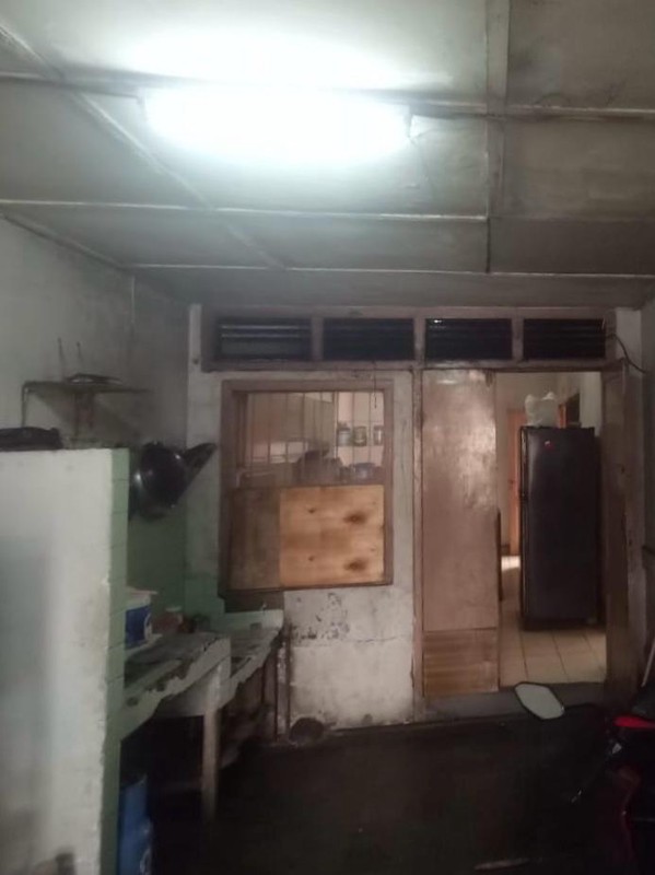 Dijual Rumah Lama di Area Pegangsaan, Menteng - Investasi Menguntungkan Jangka Panjang