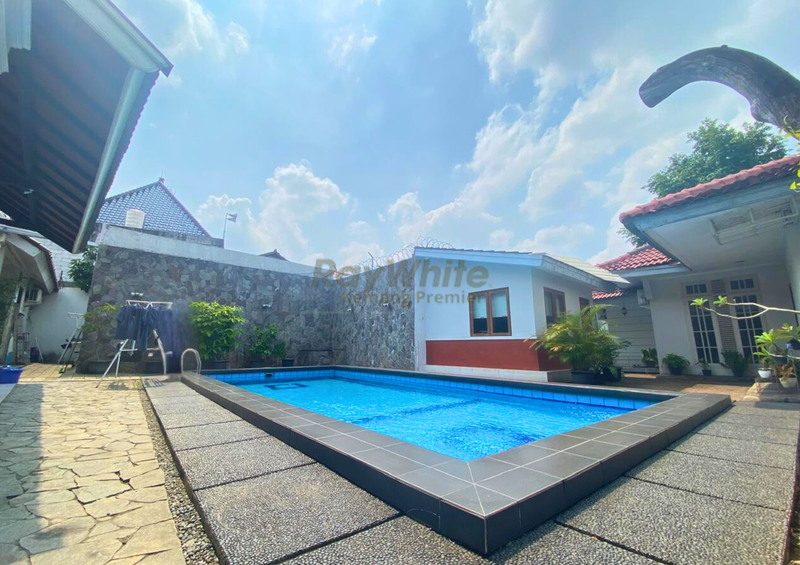 Rumah Megah Luas Strategis di Jalan Bangka Elite Hanya 1,8 Km dari Lippo Mal Kemang