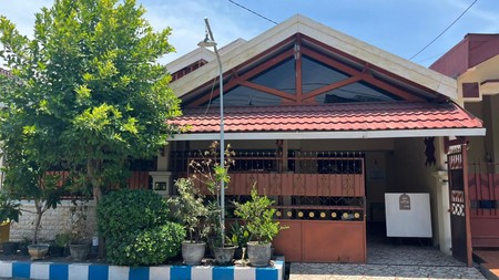 Dijual Rumah Luas dan Asri di Waru Sidoarjo - 4 Kamar, Furnitur Jati, Sertifikat SHM