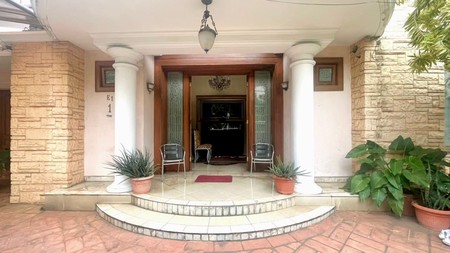 Mansion Mewah 3 Lantai di Sektor 1 Bintaro Jakarta Selatan - Hook, Kolam Renang, SHM, Furnished, Akses Tol 5 Menit