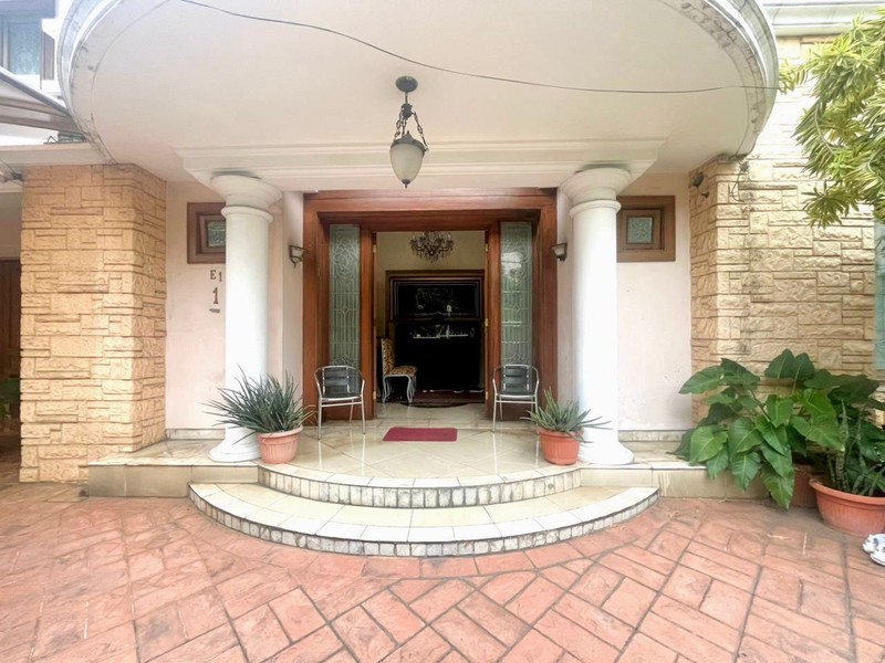Mansion Mewah 3 Lantai di Sektor 1 Bintaro Jakarta Selatan - Hook, Kolam Renang, SHM, Furnished, Akses Tol 5 Menit
