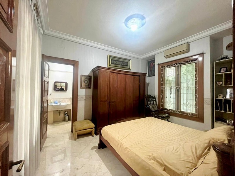 Mansion Mewah 3 Lantai di Sektor 1 Bintaro Jakarta Selatan - Hook, Kolam Renang, SHM, Furnished, Akses Tol 5 Menit