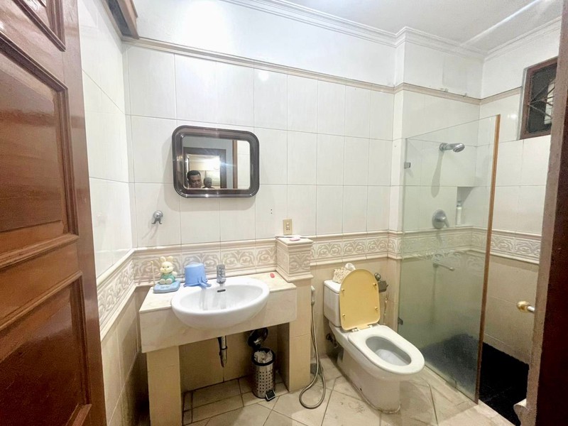 Mansion Mewah 3 Lantai di Sektor 1 Bintaro Jakarta Selatan - Hook, Kolam Renang, SHM, Furnished, Akses Tol 5 Menit