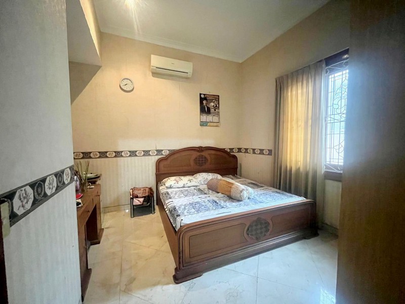 Mansion Mewah 3 Lantai di Sektor 1 Bintaro Jakarta Selatan - Hook, Kolam Renang, SHM, Furnished, Akses Tol 5 Menit