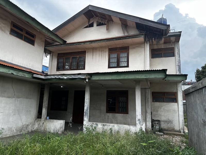 Dijual Cepat Rumah Komersil 2 Lantai Strategis di Jombang Raya - Lokasi Ramai Cocok untuk Usaha