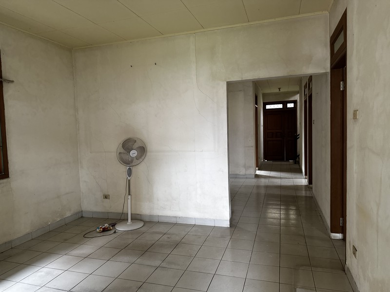 Dijual Cepat Rumah Komersil 2 Lantai Strategis di Jombang Raya - Lokasi Ramai Cocok untuk Usaha