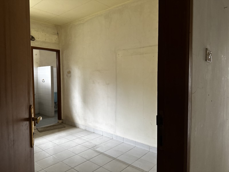 Dijual Cepat Rumah Komersil 2 Lantai Strategis di Jombang Raya - Lokasi Ramai Cocok untuk Usaha