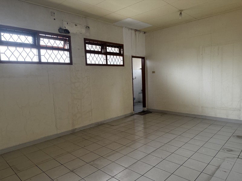 Dijual Cepat Rumah Komersil 2 Lantai Strategis di Jombang Raya - Lokasi Ramai Cocok untuk Usaha