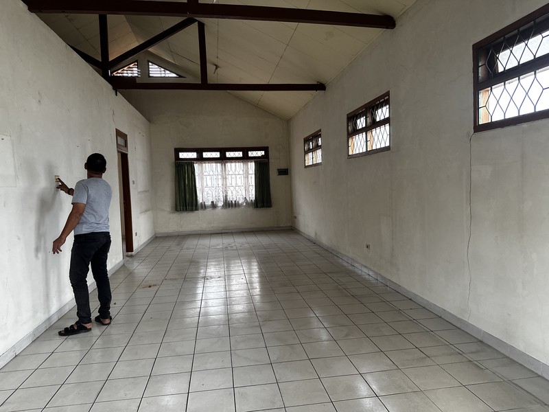 Dijual Cepat Rumah Komersil 2 Lantai Strategis di Jombang Raya - Lokasi Ramai Cocok untuk Usaha