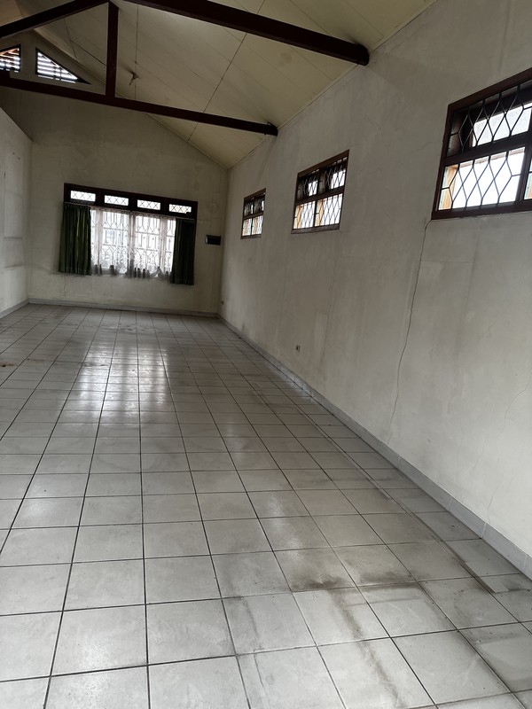 Dijual Cepat Rumah Komersil 2 Lantai Strategis di Jombang Raya - Lokasi Ramai Cocok untuk Usaha