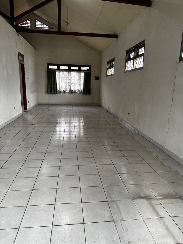 Dijual Cepat Rumah Komersil 2 Lantai Strategis di Jombang Raya - Lokasi Ramai Cocok untuk Usaha