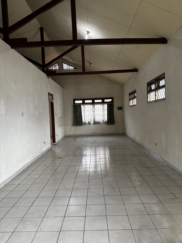 Dijual Cepat Rumah Komersil 2 Lantai Strategis di Jombang Raya - Lokasi Ramai Cocok untuk Usaha