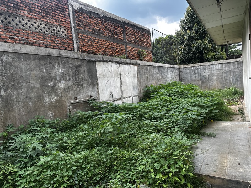 Dijual Cepat Rumah Komersil 2 Lantai Strategis di Jombang Raya - Lokasi Ramai Cocok untuk Usaha