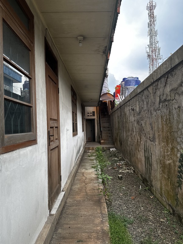 Dijual Cepat Rumah Komersil 2 Lantai Strategis di Jombang Raya - Lokasi Ramai Cocok untuk Usaha