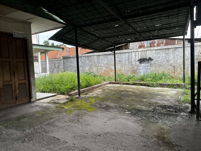 Dijual Cepat Rumah Komersil 2 Lantai Strategis di Jombang Raya - Lokasi Ramai Cocok untuk Usaha