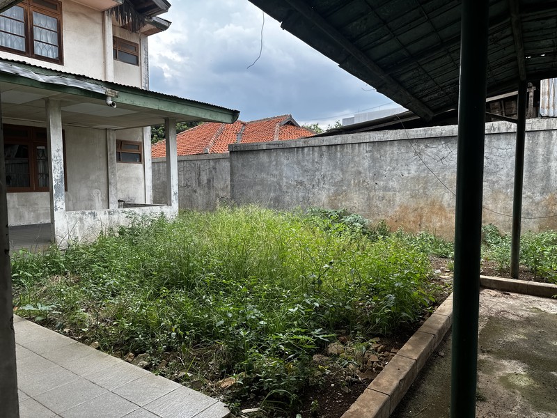 Dijual Cepat Rumah Komersil 2 Lantai Strategis di Jombang Raya - Lokasi Ramai Cocok untuk Usaha