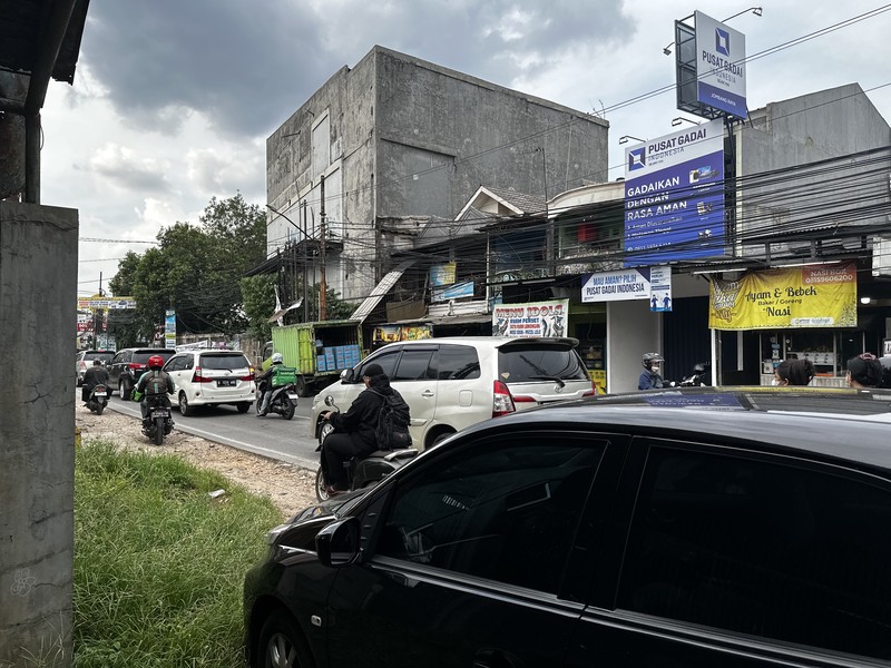 Dijual Cepat Rumah Komersil 2 Lantai Strategis di Jombang Raya - Lokasi Ramai Cocok untuk Usaha