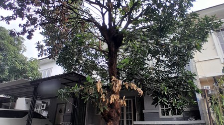 Rumah Tingkat Modern Atap Baja Ringan di Kota Wisata