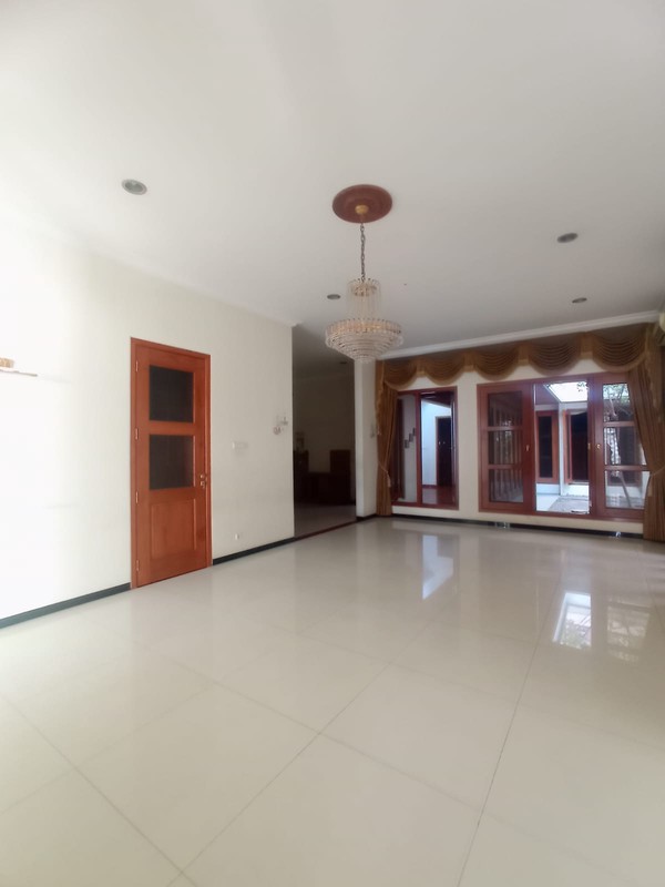 DiJual Rumah Estetik Jl Kapuas,Selangkah ke Dipenegoro n Darmo