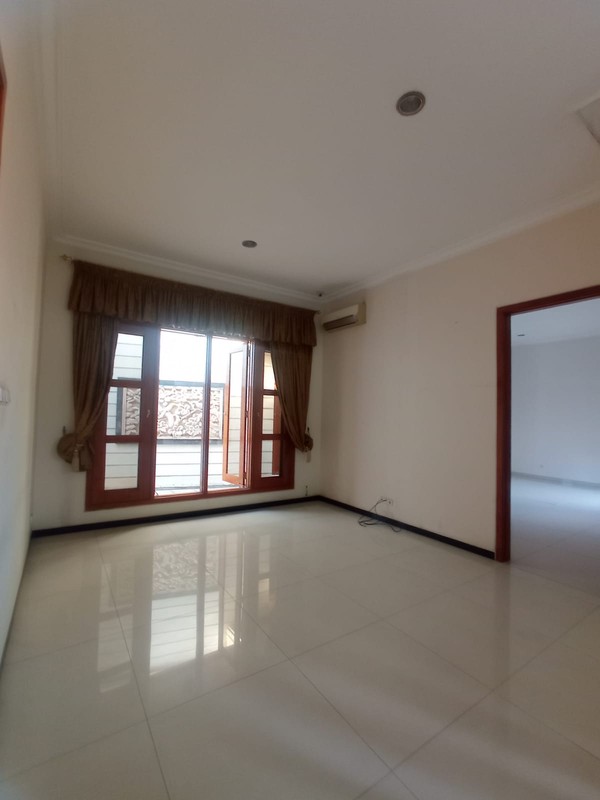 DiJual Rumah Estetik Jl Kapuas,Selangkah ke Dipenegoro n Darmo