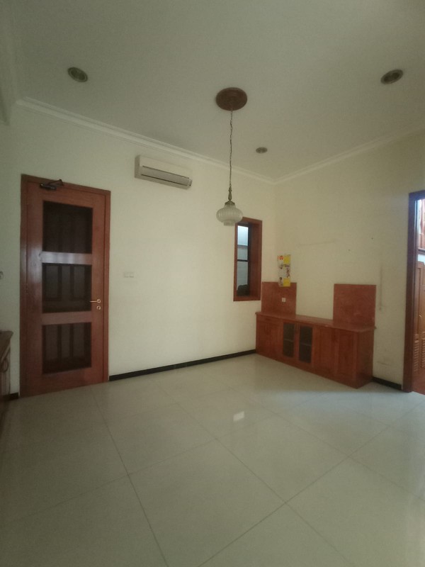 DiJual Rumah Estetik Jl Kapuas,Selangkah ke Dipenegoro n Darmo