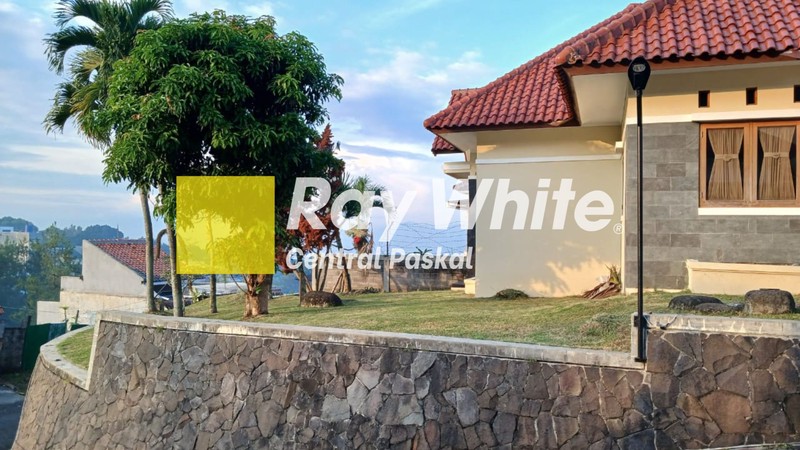 Rumah Villa di Cipageran Kota Cimahi