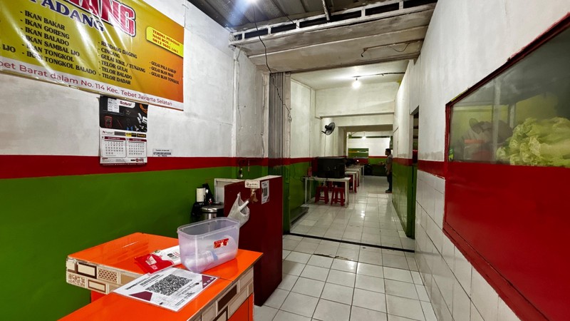 Disewakan Ruko Hanya Di Lantai 1 Dan 2, Lokasi Komersial Strategis Dan Ramai, Di Tebet Barat Jaksel
