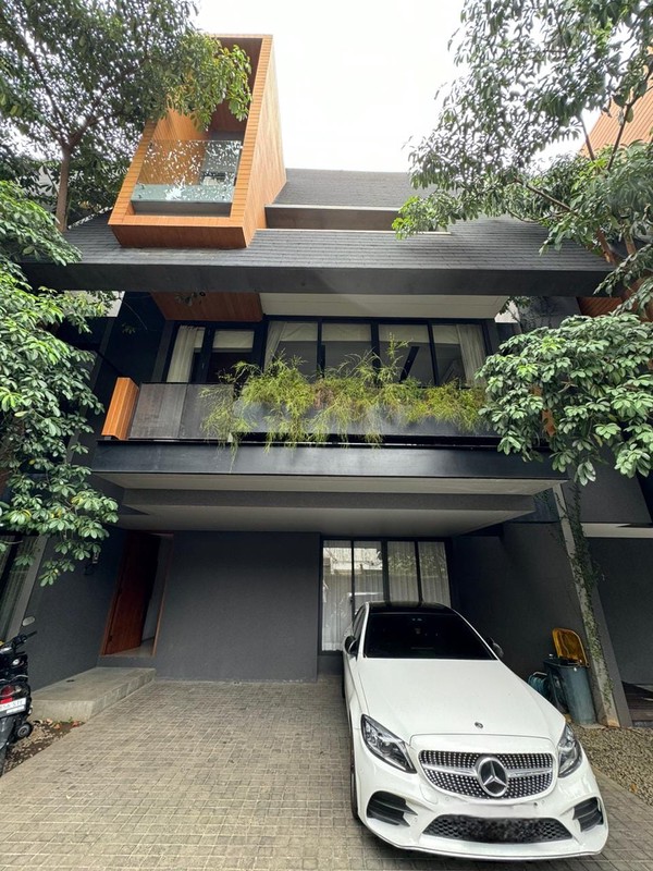 Modern minimalist style house for expat family  fully furnish in kemang 