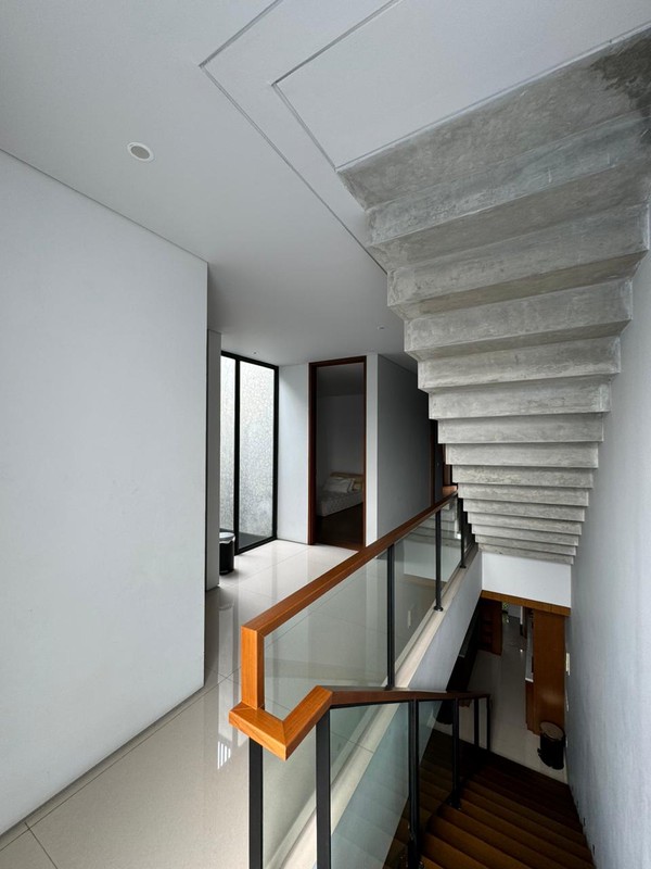 Modern minimalist style house for expat family  fully furnish in kemang 