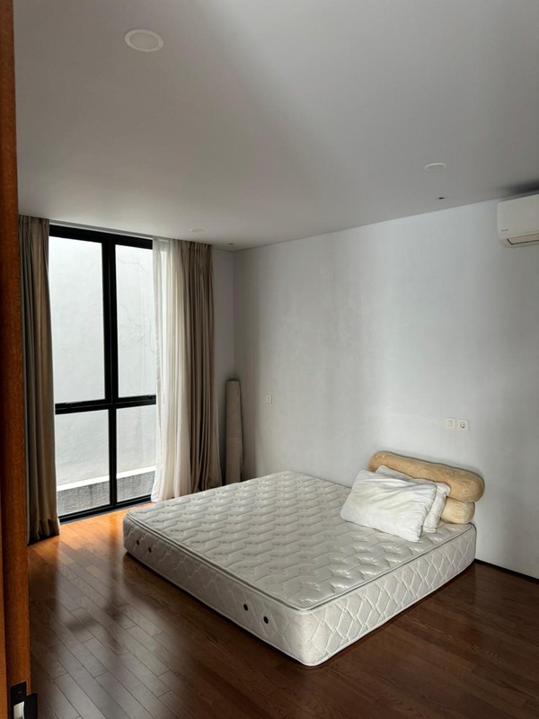 Modern minimalist style house for expat family  fully furnish in kemang 