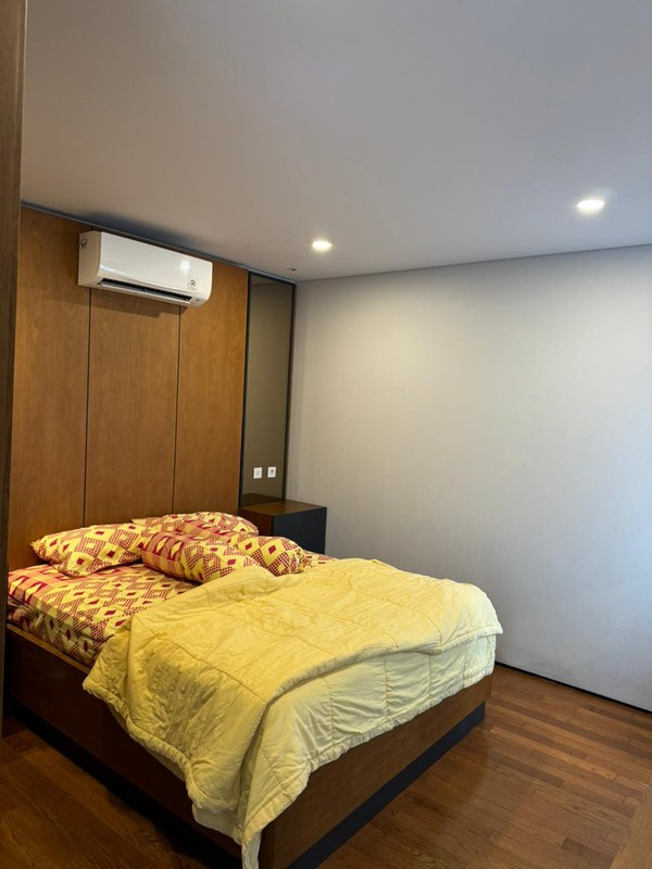 Modern minimalist style house for expat family  fully furnish in kemang 