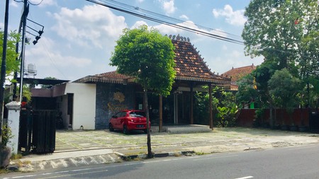 RUANG USAHA  STRATEGIS JL DR SUTOMO, DEKAT SMA STELLA DUCE.
