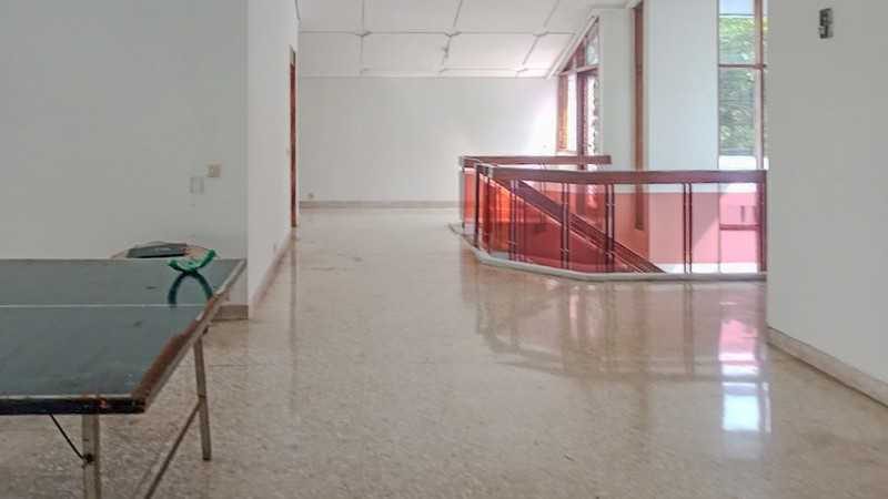 Rumah Mewah Klasik di Pondok Indah, dekat Cilandak Cipete Kemang