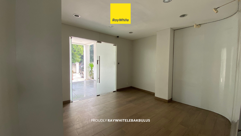 Dijual Cepat! Gedung Kantor Siap Pakai di Jl Wijaya, Kebayoran Baru 