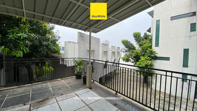 Dijual Cepat! Gedung Kantor Siap Pakai di Jl Wijaya, Kebayoran Baru 