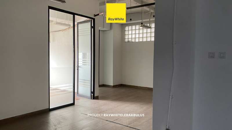 Dijual Cepat! Gedung Kantor Siap Pakai di Jl Wijaya, Kebayoran Baru 